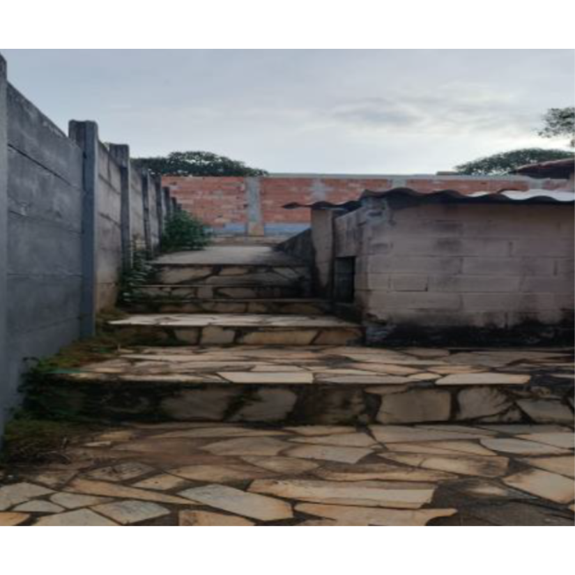 Foto de Mateus Leme/MG - Santa Bárbara - Casa com 64m²