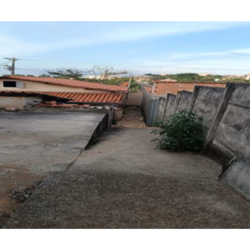 Foto de Mateus Leme/MG - Santa Bárbara - Casa com 64m²