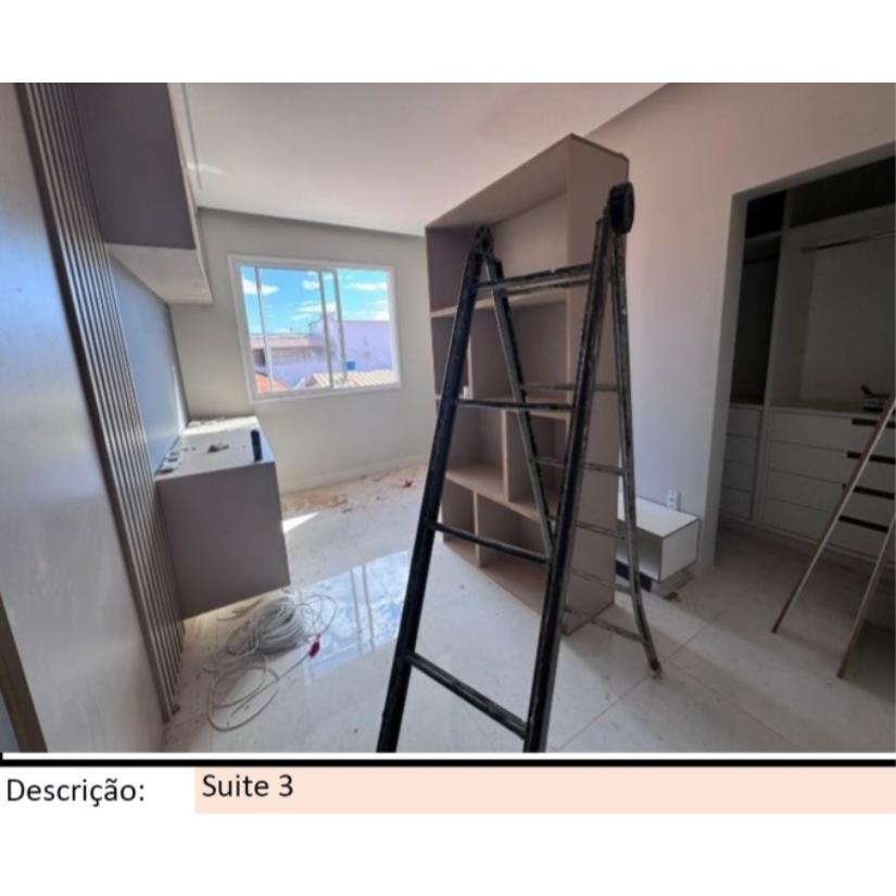 Foto de Nerópolis/GO - Centro - Casa com 610m²