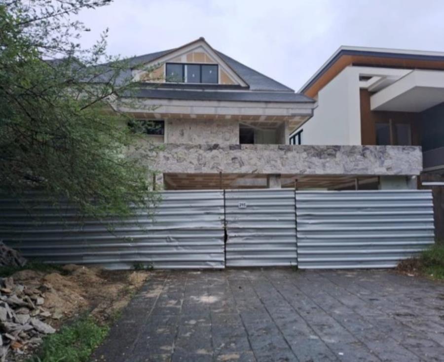 Rio de Janeiro/RJ – Barra da Tijuca – Casa cond. com 900m²
