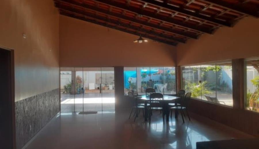 Águas Lindas de Goiás/GO - Jardim Brasília III - Casa com 325m² Leilão Banco Inter, localizado em Águas Lindas De Goiás - GO, bairro Jardim Brasília Ii