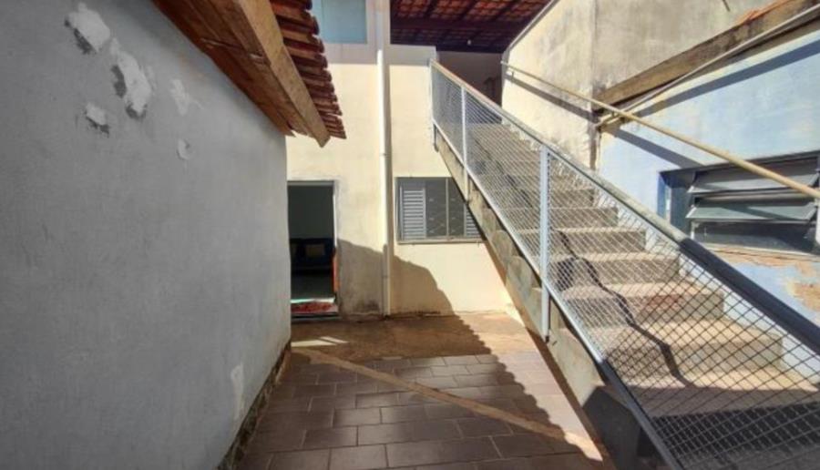 Porto Ferreira/SP - Jardim Alto da Serrra D'Água - Casa com 200m² Leilão Banco Inter, localizado em Porto Ferreira - SP, bairro Jardim Alto da Serra D'água