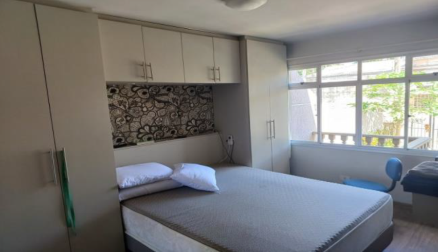 Curitiba/PR – Santa Cândida – Casa em área de 330m² Leilão Banco Inter, localizado em Curitiba - PR