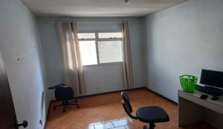 Curitiba/PR – Santa Cândida – Casa em área de 330m² Leilão Banco Inter, localizado em Curitiba - PR