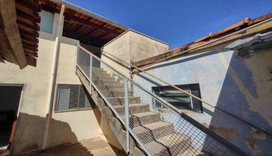 Porto Ferreira/SP - Jardim Alto da Serrra D'Água - Casa com 200m² Leilão Banco Inter, localizado em Porto Ferreira - SP, bairro Jardim Alto da Serra D'água