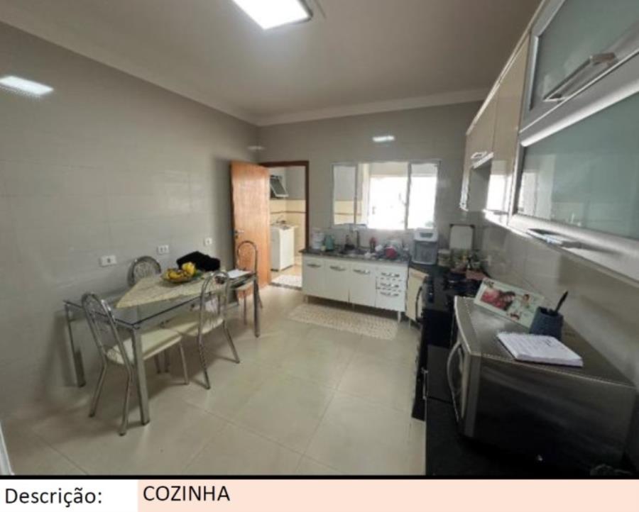 Arapongas/PR - Jardim Petrópolis - Casa com 129m² Leilão Banco Inter, localizado em Arapongas - PR, bairro Jardim Petrópolis