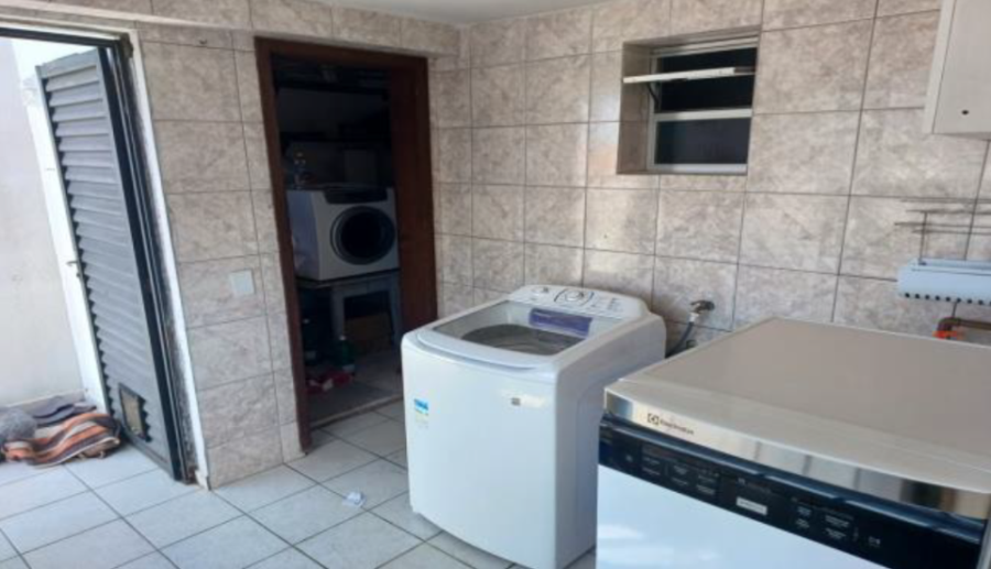 Curitiba/PR – Santa Cândida – Casa em área de 330m² Leilão Banco Inter, localizado em Curitiba - PR