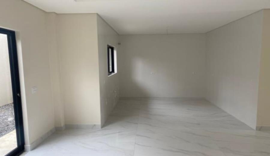 Curitiba/PR - Xaxim - Casa com 157m² Leilão Banco Inter, localizado em Curitiba - PR, bairro Xaxim