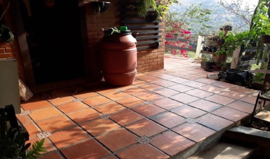 Petrópolis/RJ - Bonsucesso - Casa com 94m² Leilão Banco Inter, localizado em Petrópolis - RJ, bairro Bonsucesso