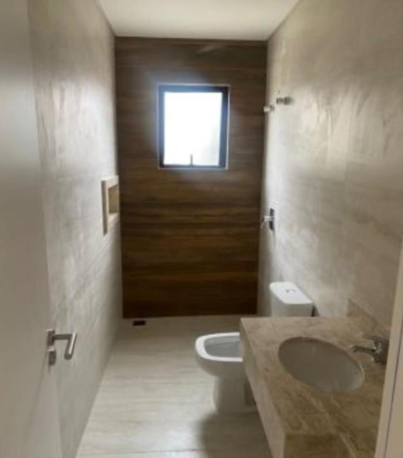 Curitiba/PR - Xaxim - Casa com 157m² Leilão Banco Inter, localizado em Curitiba - PR, bairro Xaxim