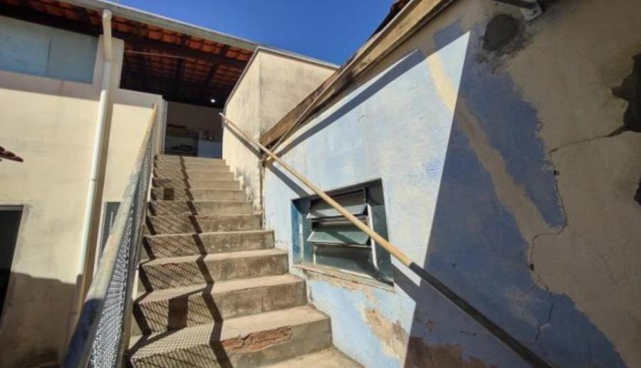 Porto Ferreira/SP - Jardim Alto da Serrra D'Água - Casa com 200m² Leilão Banco Inter, localizado em Porto Ferreira - SP, bairro Jardim Alto da Serra D'água