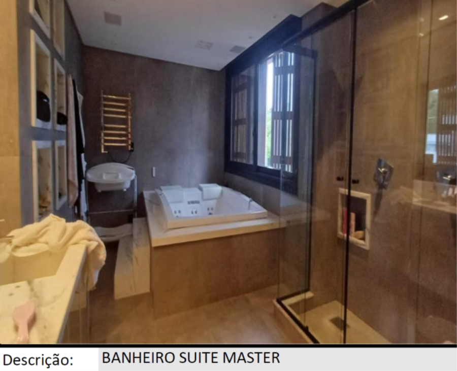 Porto Alegre/RS - Cond. Alphaville - Casa com 468m² Leilão Banco Inter, localizado em Porto Alegre - RS