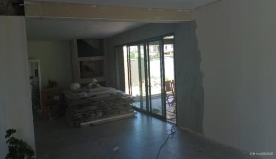 Pelotas/RS - Laranjal - Casa com 375m² Leilão Banco Inter, localizado em Pelotas - RS, bairro Laranjal